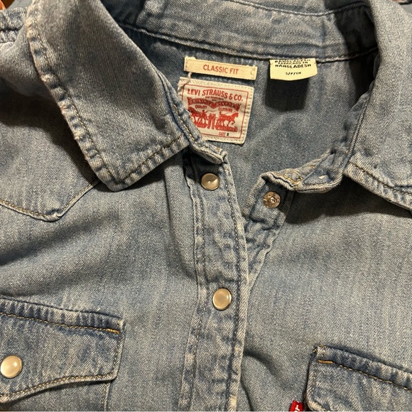 Levi’s Classic Fit Women’s Small Shirt Pearl Snap Button Down Closure - Picture 9 of 11